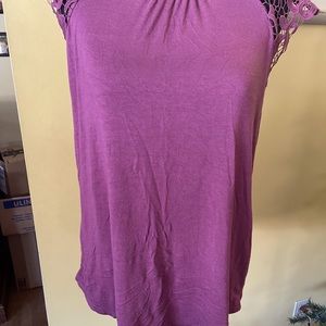 No Boundaries pretty top with lace on shoulders. From smoke free home